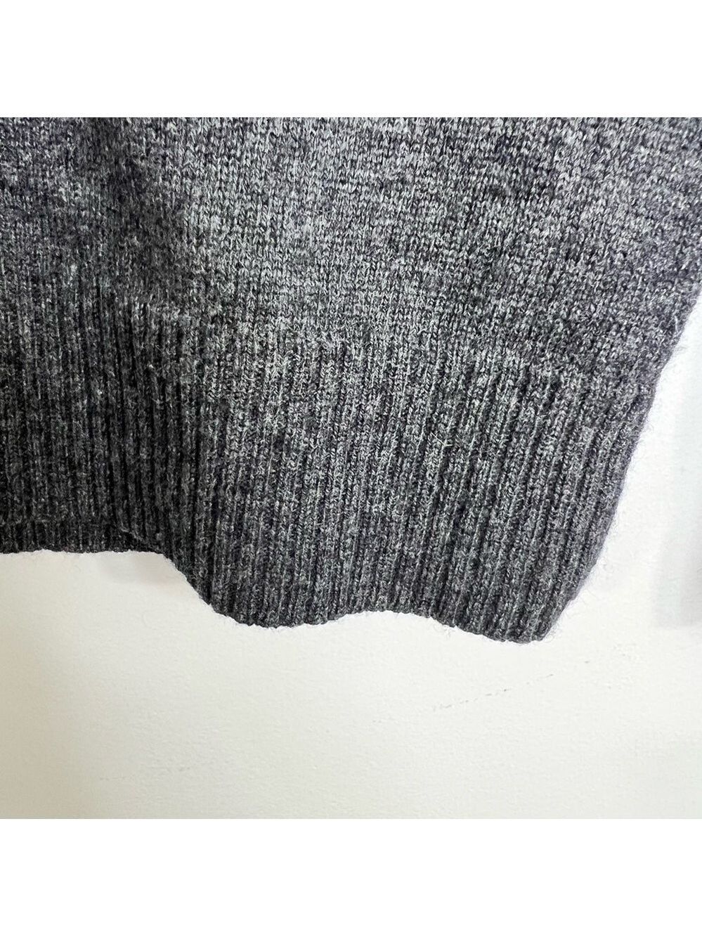 Uniqlo Premium Merino cashmere charcoal grey fitted v neck old money sweater M - Picture 11 of 13